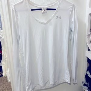 Long sleeve under armor top! No stains or holes! In perfect condition
